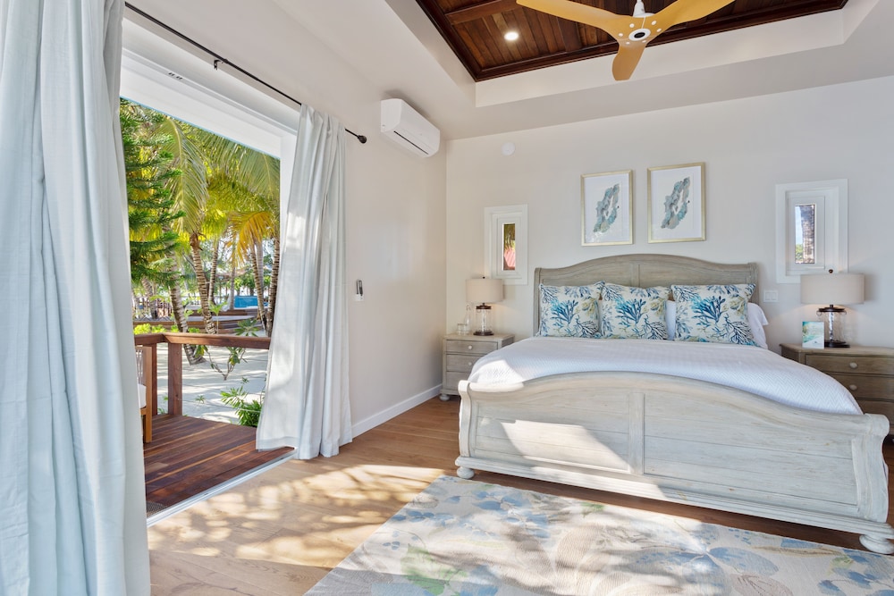Ray Caye Private Island Resort
