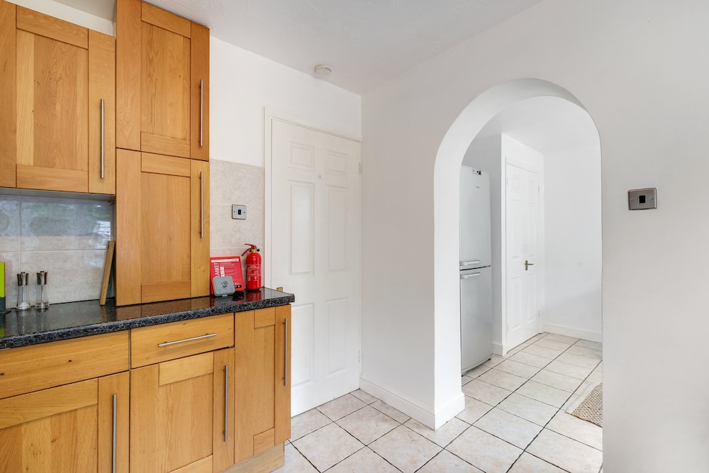 Sharp Close 4 Bedroom 2 Bath - Aylesbury