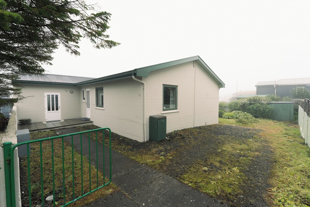 Charming 2-Bedroom Home | 20 Min Walk To City Centre