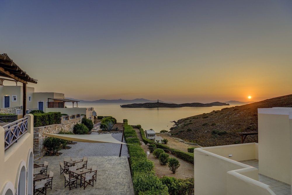 Sunrise Beach Suites