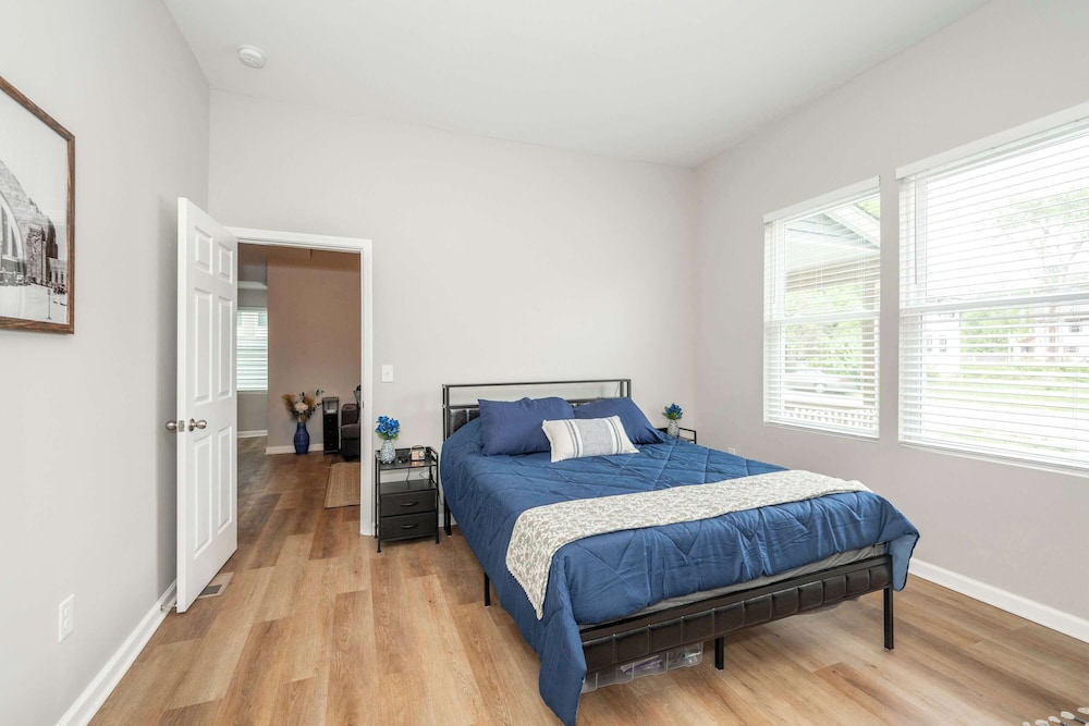 Queen City Retreat 1 - Cozy Home for 6 Near Attractions & Restaurants