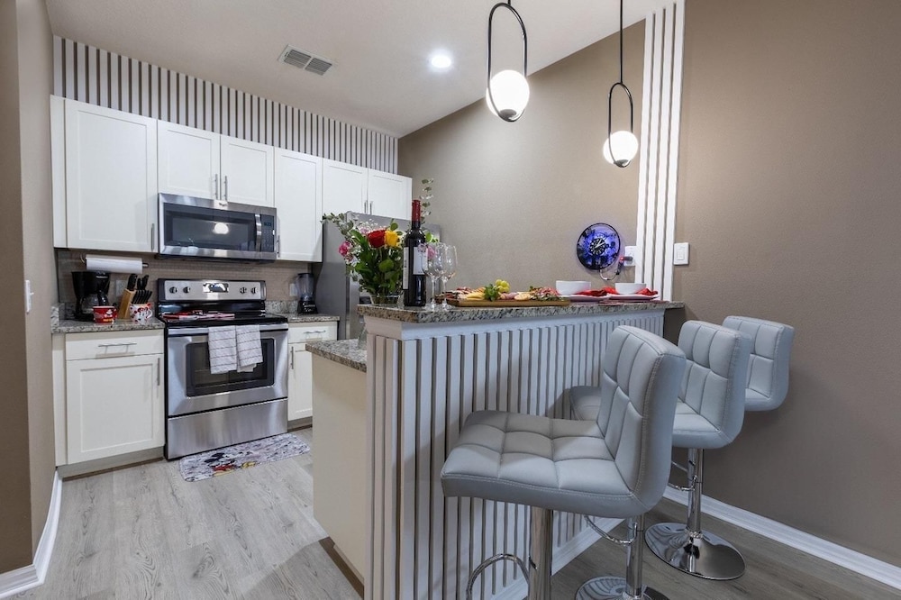 8984 SD - Serene Lucaya Retreat