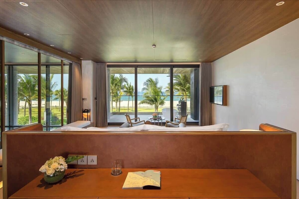 Family Paradise: Where Memories Bloom by the Sea