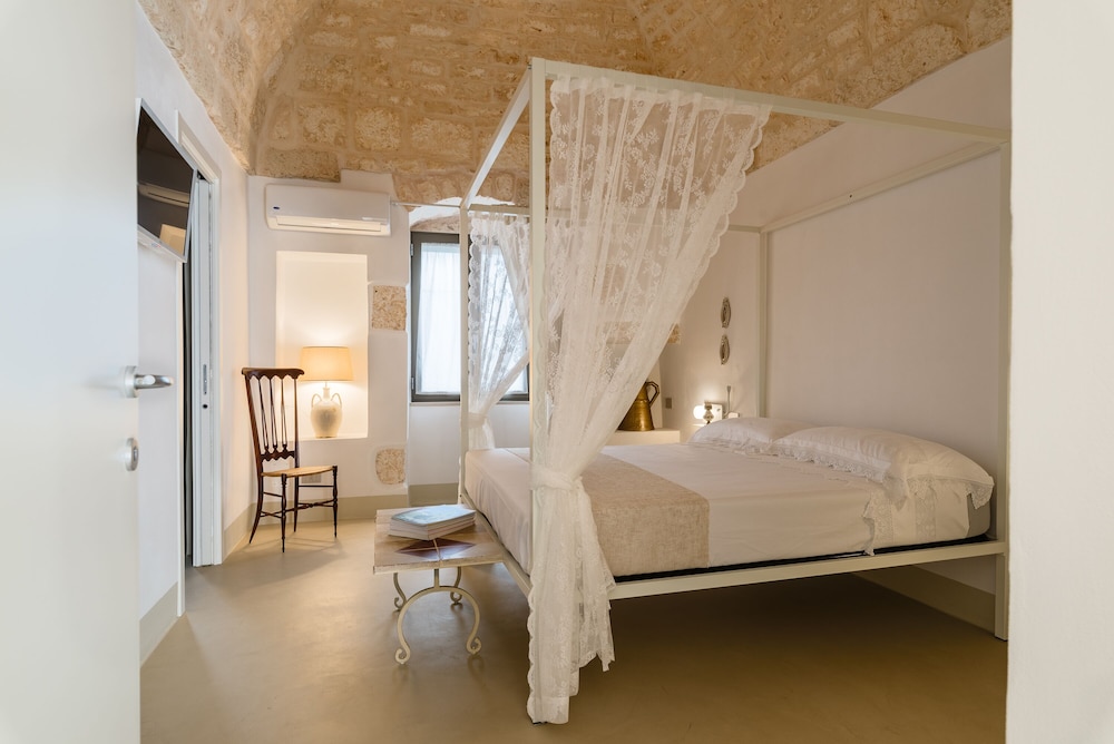 Cementine Traditional Suites