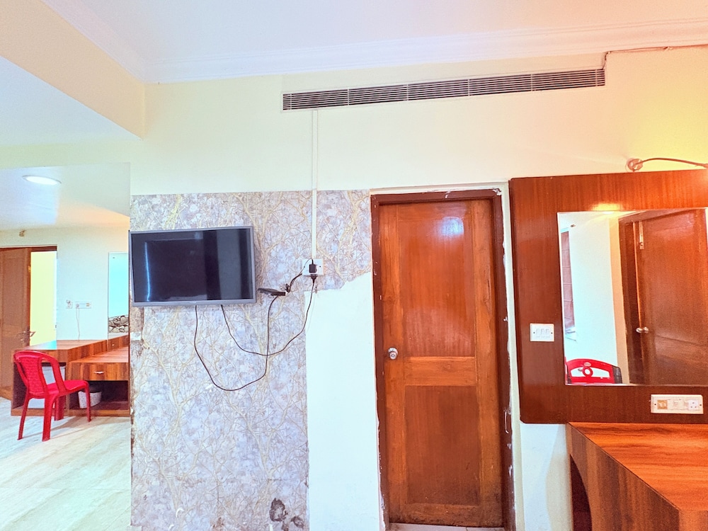 Hotel Park Prime with Swimming Pool