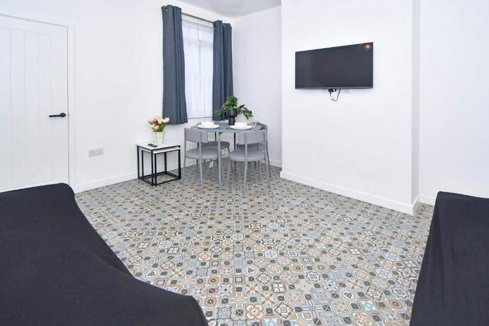 Stylish 3bedroom Near Stoke-on-trent Hospital