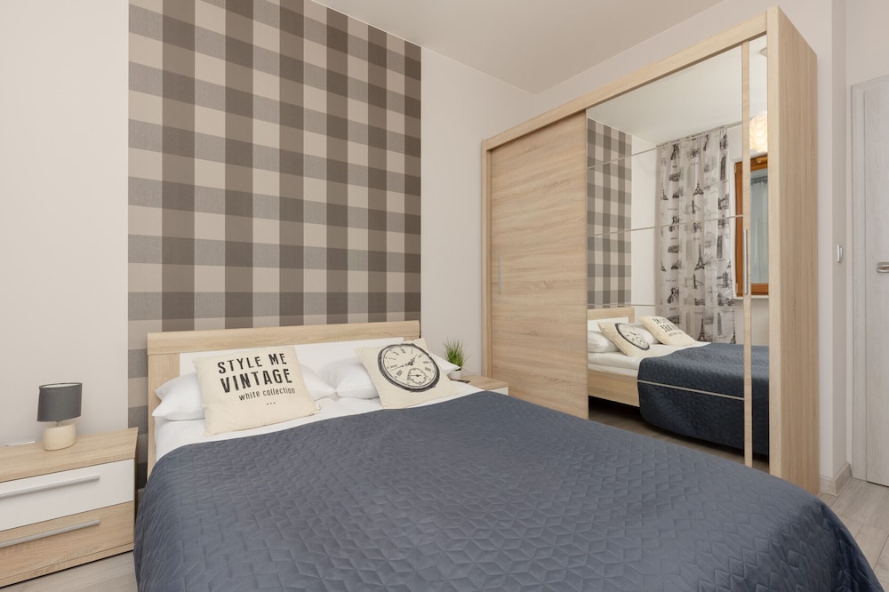 Lazurowa Warsaw & Parking by Renters view 3