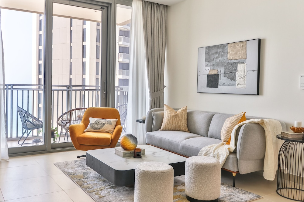 HiGuests - EMAAR 52-42