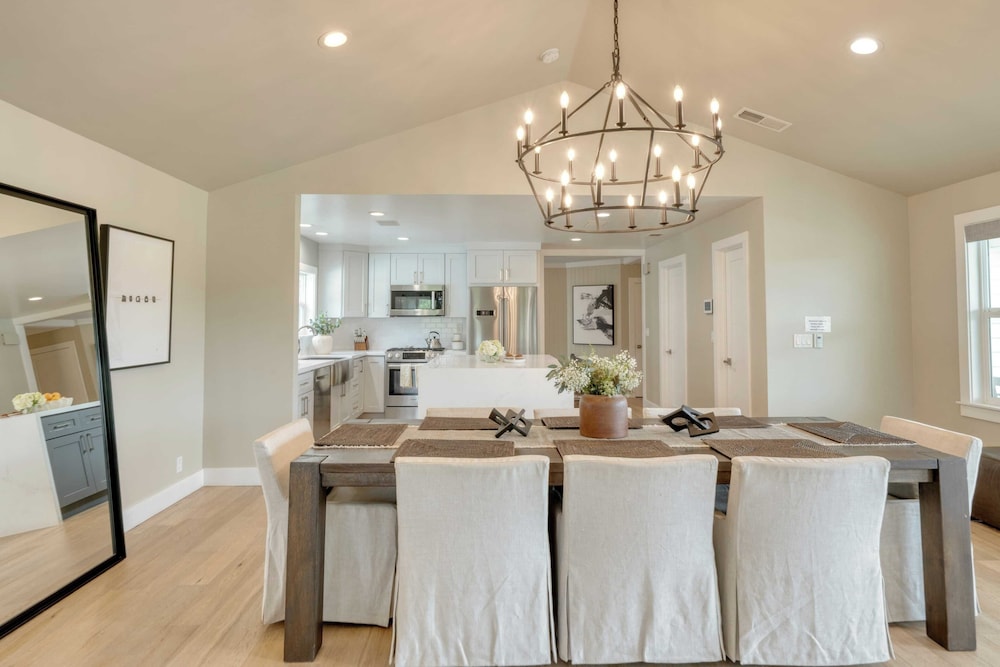 Chic Sonoma Oasis w/ Pool, Bocce, Hot Tub + Minutes to Downtown