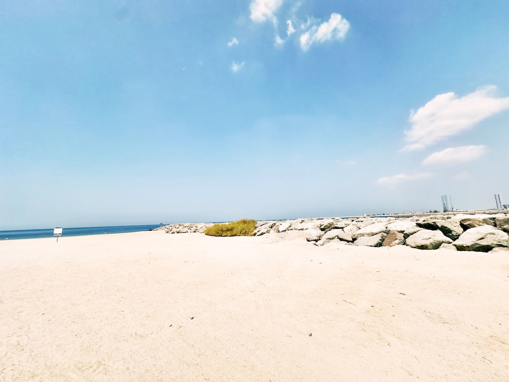 Contemporary La Mer 1BR w Beach Access