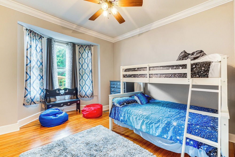 Spacious Athens Home ~ 1 Mi to Downtown! view 4