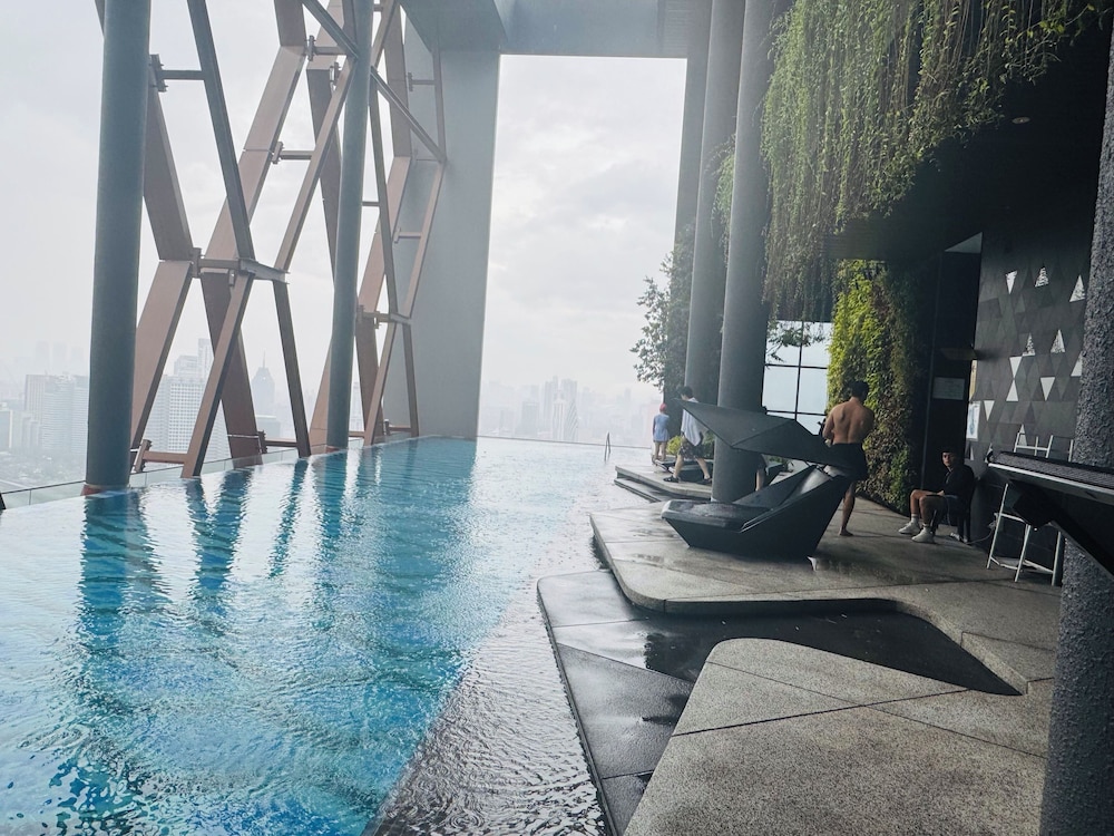 Scarletz Suites KLCC by Azure Heaven