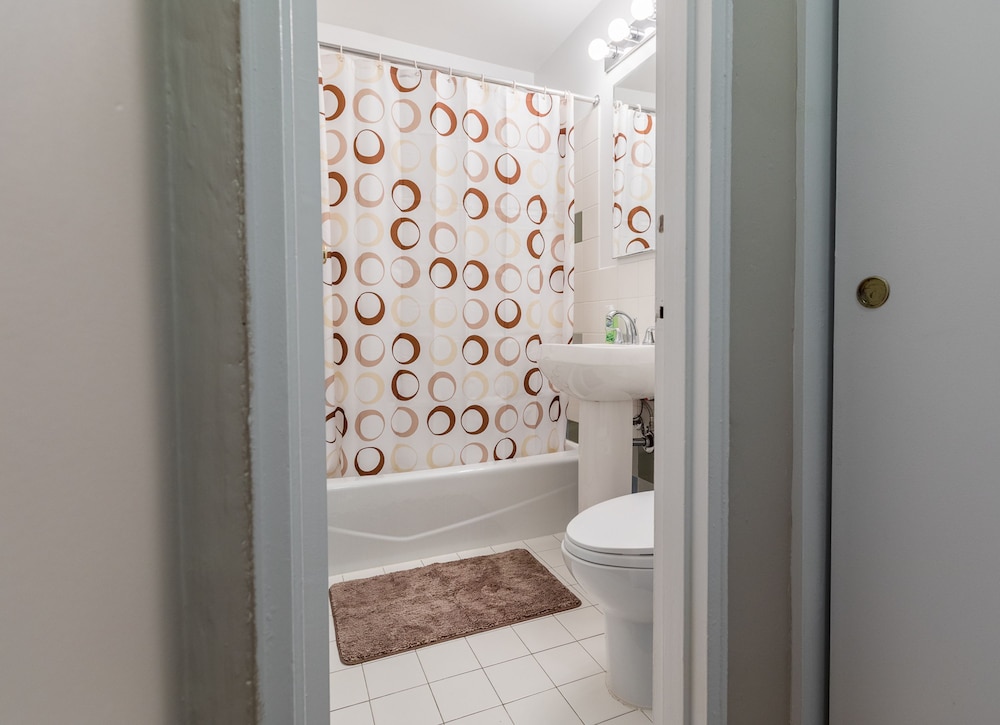2 Bed Apt Ideally Located in UES of Manhattan