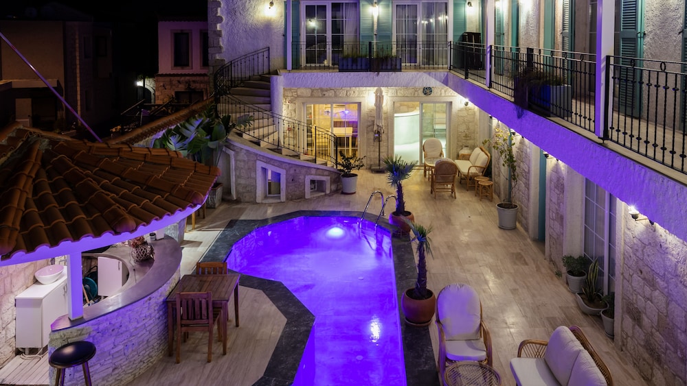 Avlu Alacati Butik Otel - Image 11