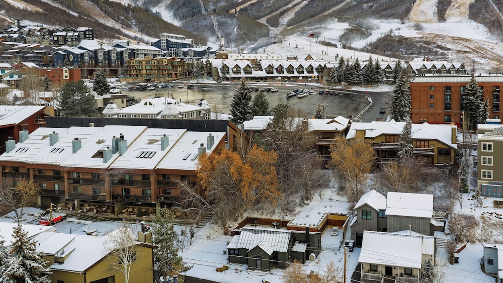 Walk to Park City Mountain Ski Resort & Main St The Safe House by Avantstay