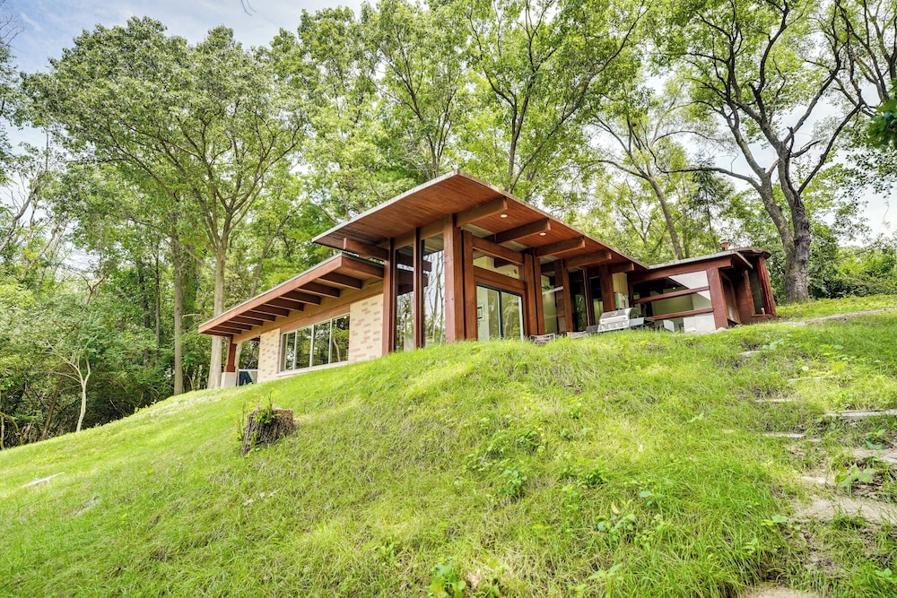 Fire Pits & Grill: Lakefront Jackson Home
