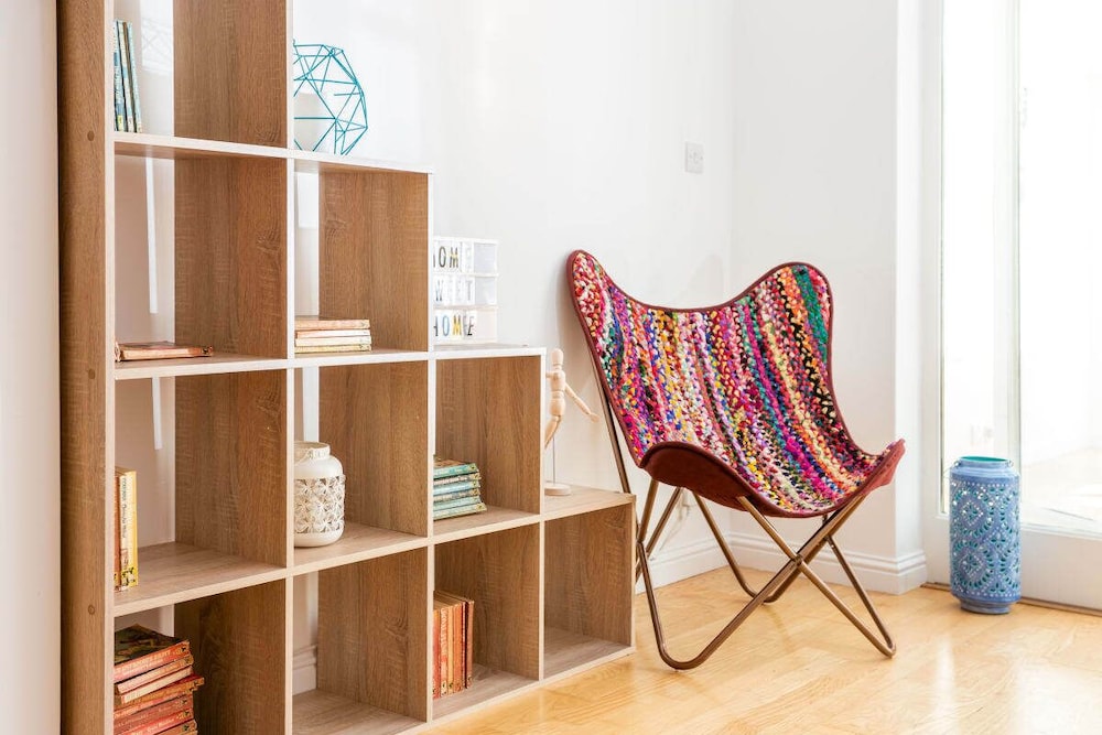 The Queen Edith Place - Lovely 6BDR Home in Secluded Neighbourhood