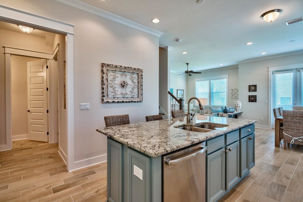 JACK's Place 3 Bedroom Condo By Coastal Dreamin