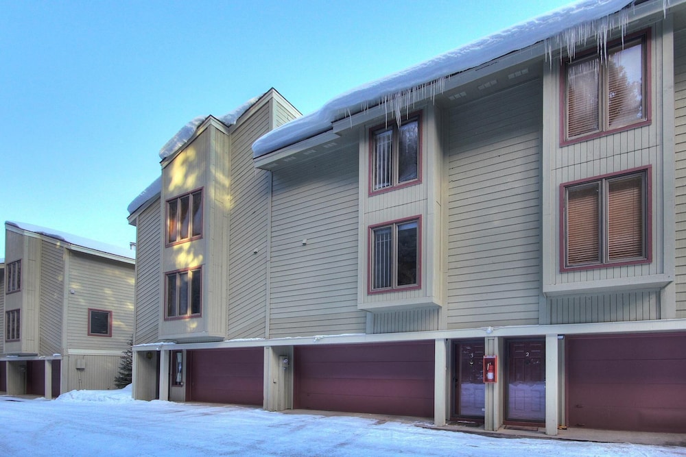 Breckenridge Pet-Friendly Trappeur 3 Townhouse by RedAwning