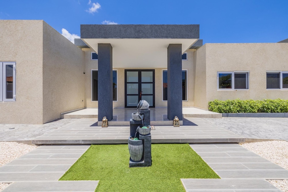 NEW 5br5ba w Private Pool Puttputt Close2beach