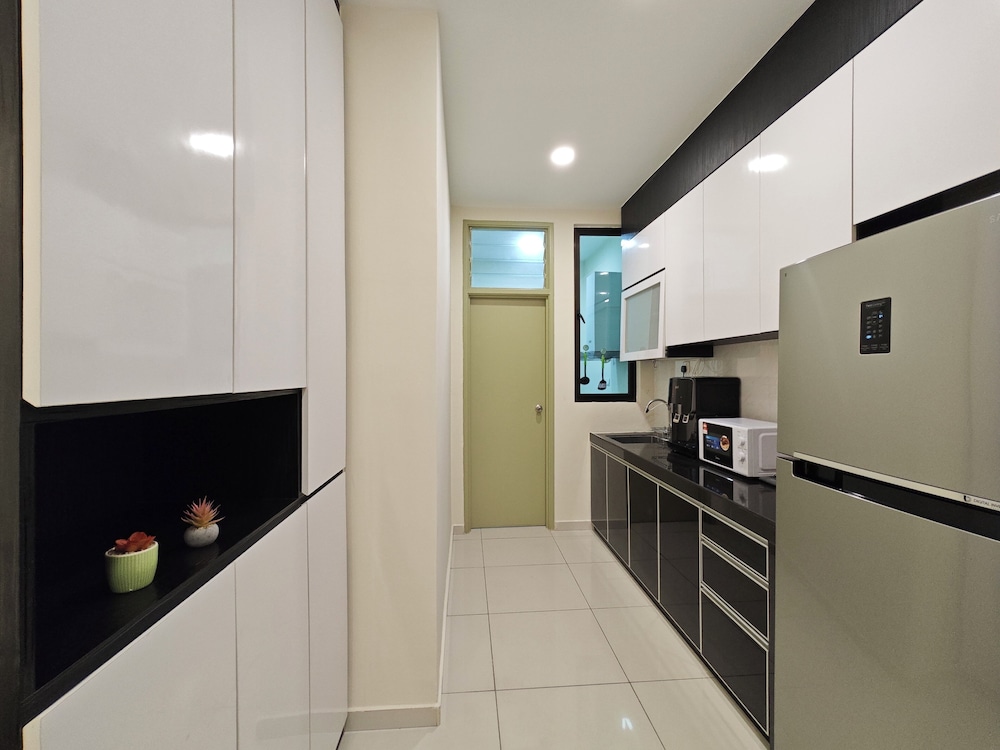 Kempas Dsummit Residences by Antlerzone