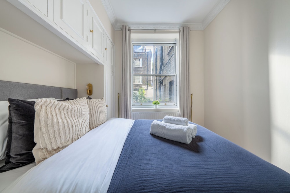 Charming 1BR Near Soho & Theatres