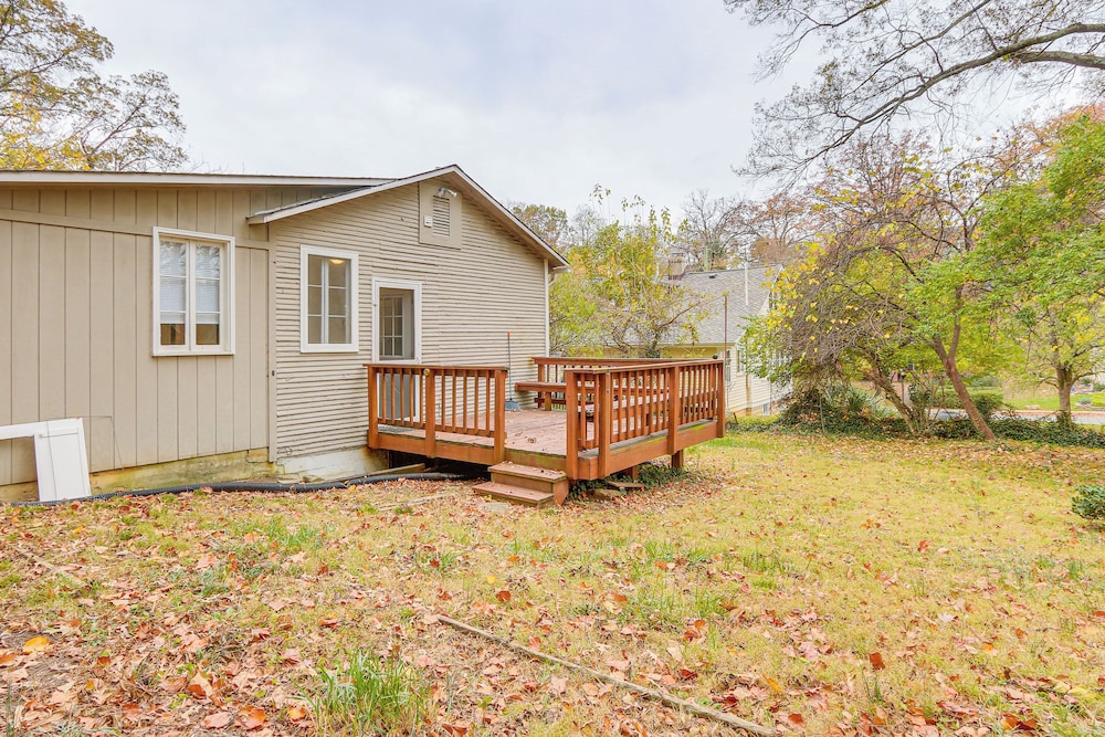 Walk Downtown: Takoma Park Escape w/ Large Yard!