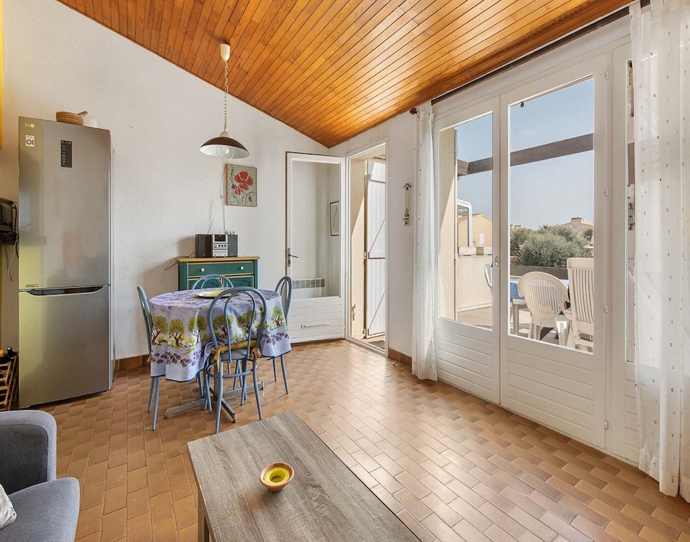 Seaside Family Apartment in Agde