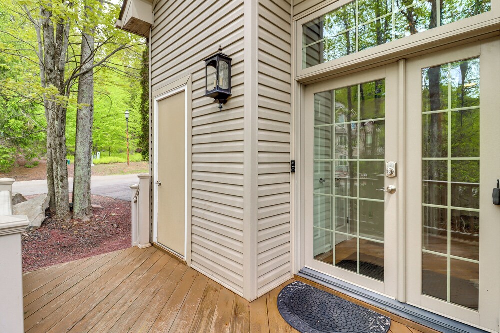 Beach Access & Hot Tub: Retreat in Lake Harmony!