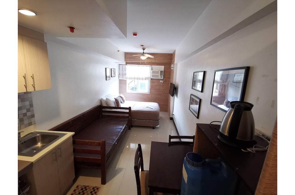 SweetSuites at Pine Crest New Manila view 4