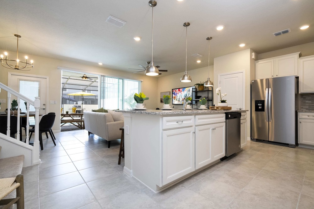 Stunning 5Bd w/ Pool @ Windsor Island Resort 3814
