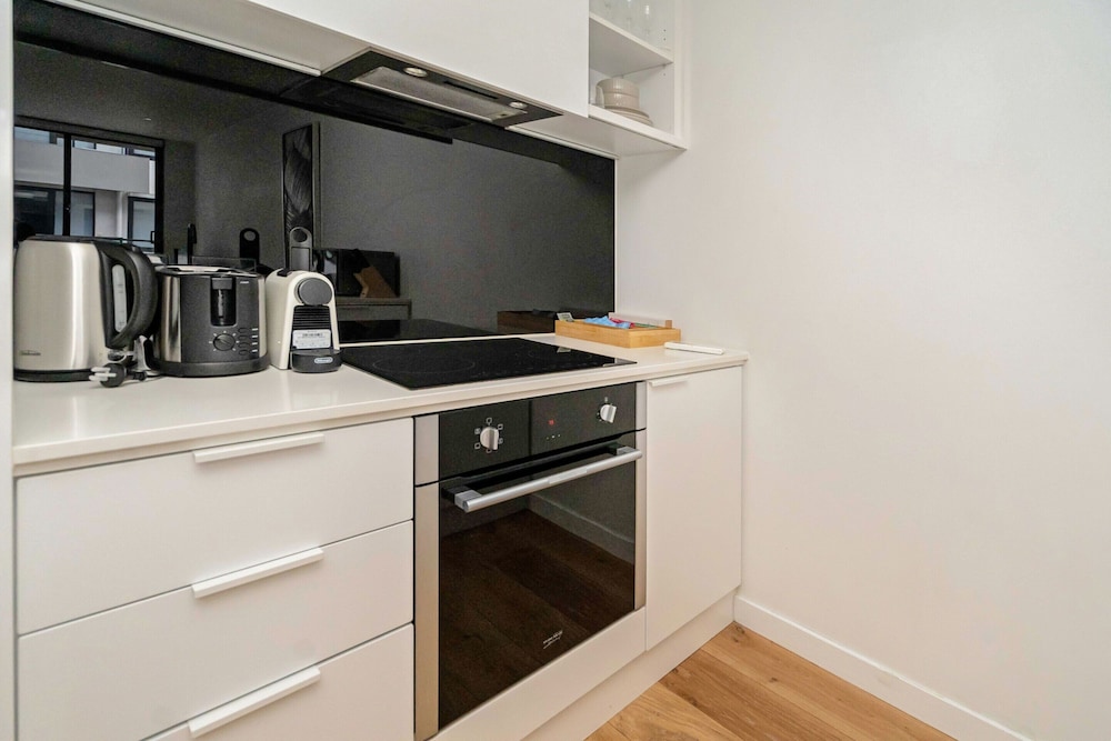 Idyllic 1-bed Near Popular Shopping Streets