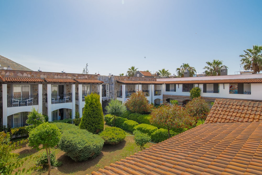 Tiana Beach Tatil Köyü - Her Şey Dahil - Image 49