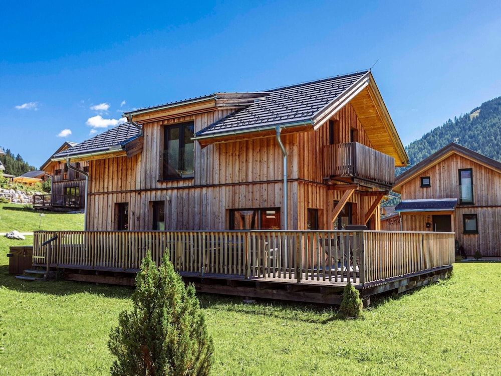 Amazing Chalet With Outdoor Whirlpool