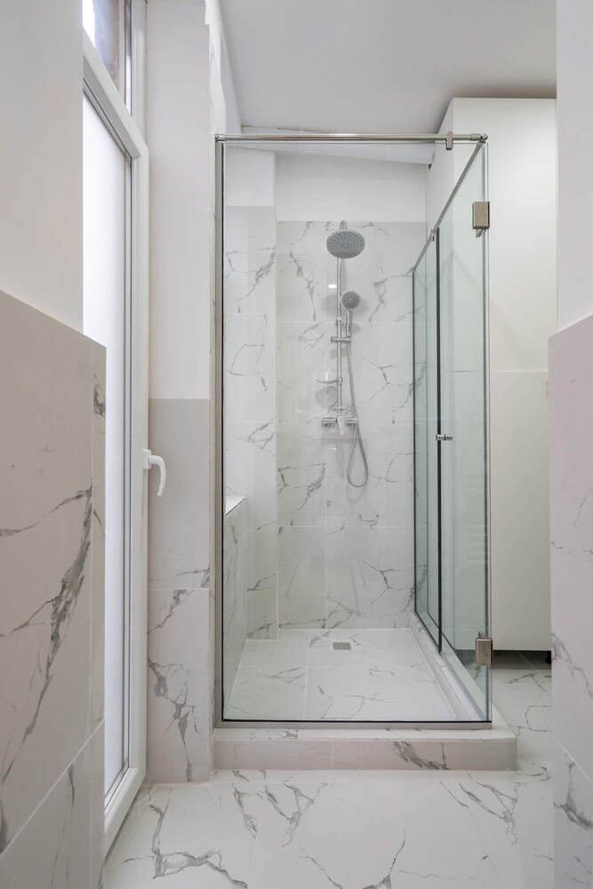 Contemporary Aparthotel 2-BR Flats Near Old Town, Quiet & Serene