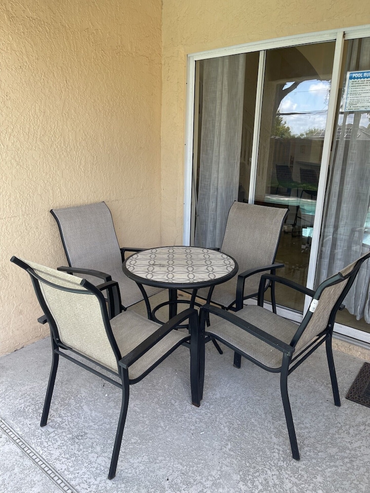 5 Bedroom Pool Home - Image 1