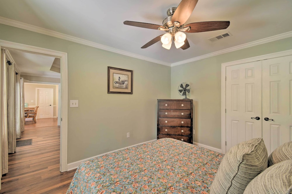 Peaceful Fairhope Cottage w/ Covered Patio! view 4