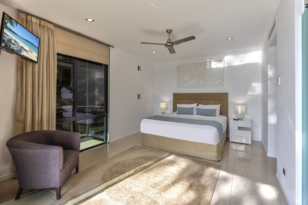 Villa 2 The Edge Oceanfront Deluxe 4 Bedroom Near Marina With Golf Buggy