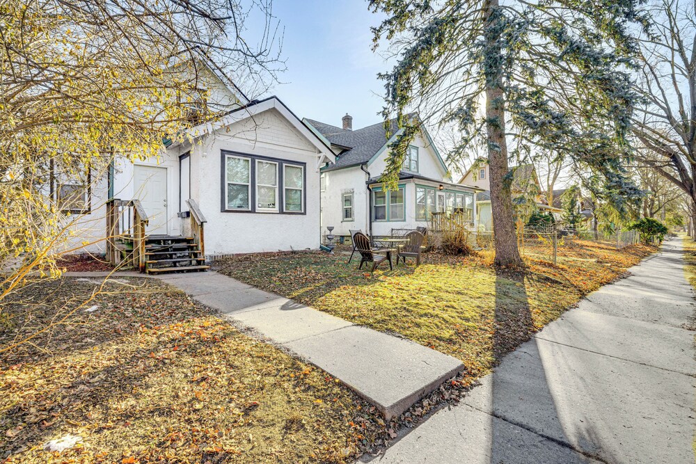 2 Mi to Downtown Minneapolis: Apt w/ Shared Yard