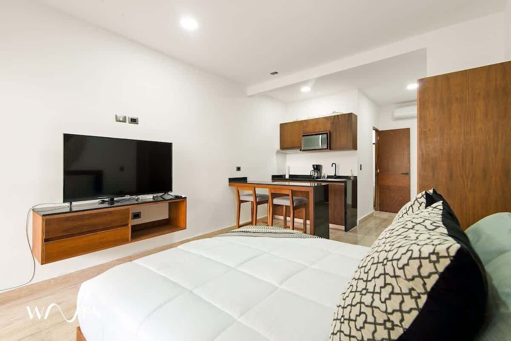 Spacious Loft W/garden View Pool + Jacuzzi GYM