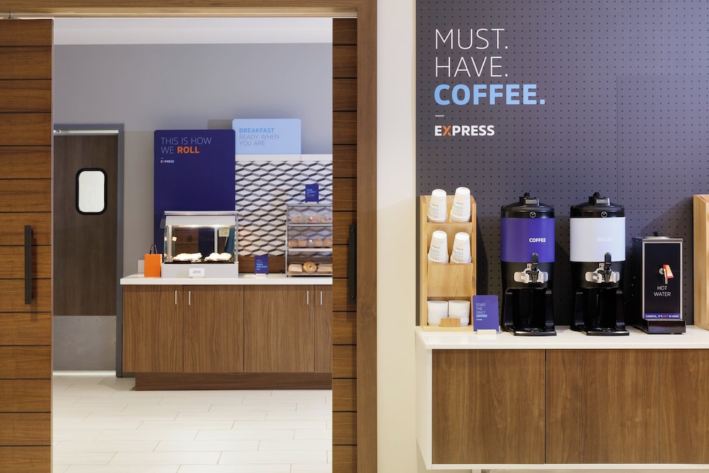 Holiday Inn Express & Suites Clarksville North by IHG