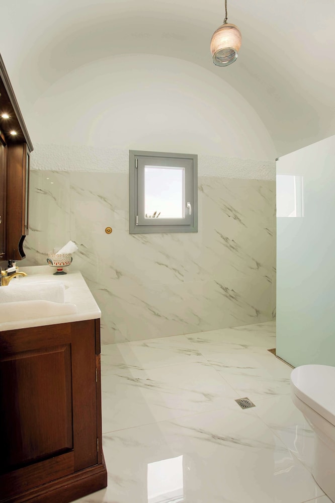 ArmonOia Suites