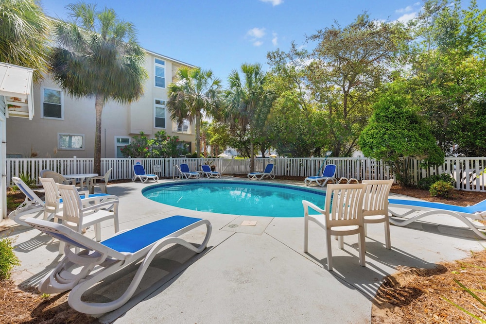 A Perfect Summer West by Avantstay Private Pool & Bikes