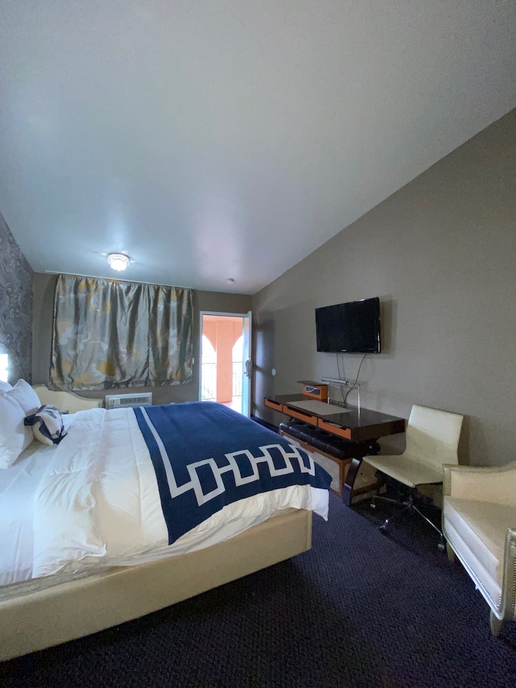 Crown Motel