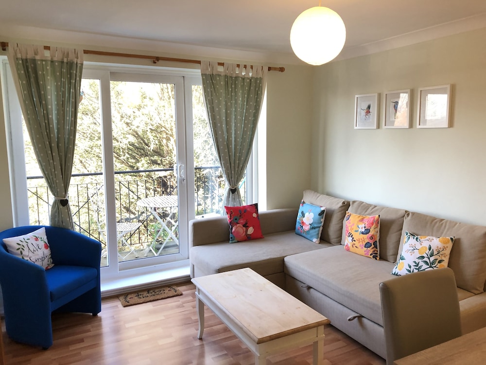 Apple Perch 2BR Flat-Free Parking view 5