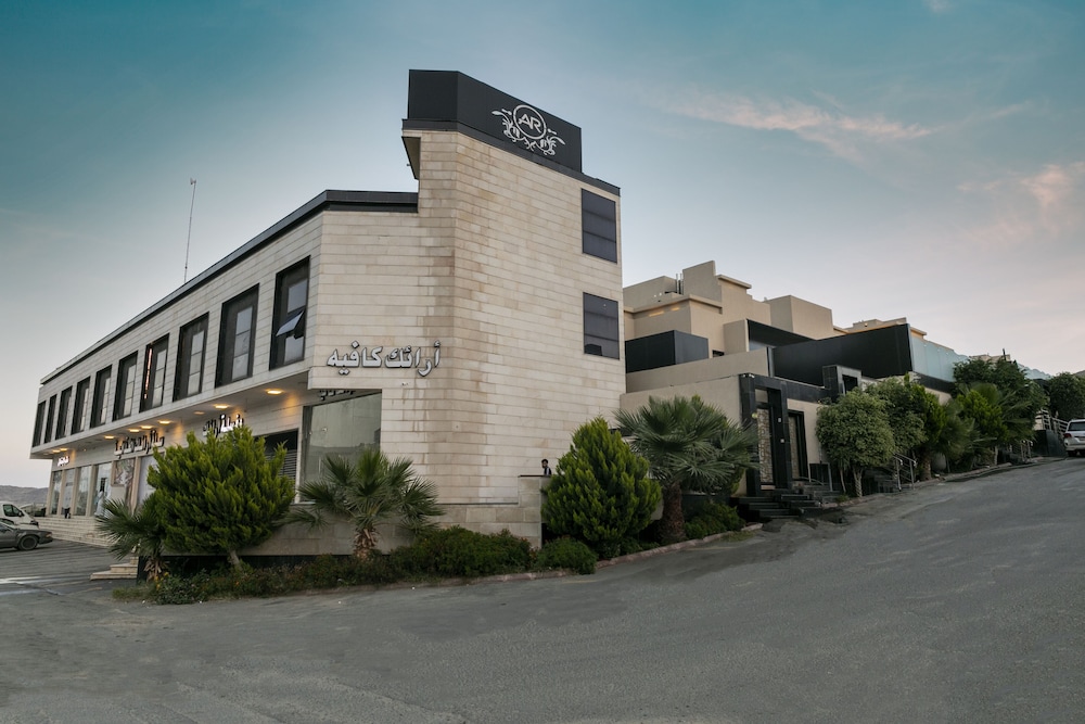 Arayik Resorts