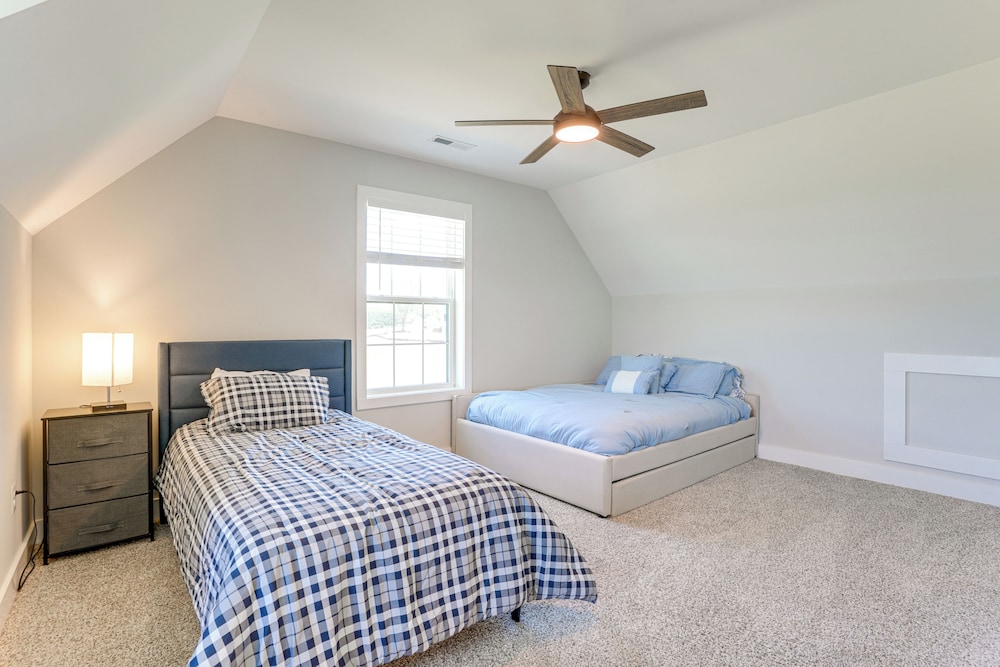 5 Mi to Lake Anna State Park: Modern Family Home!