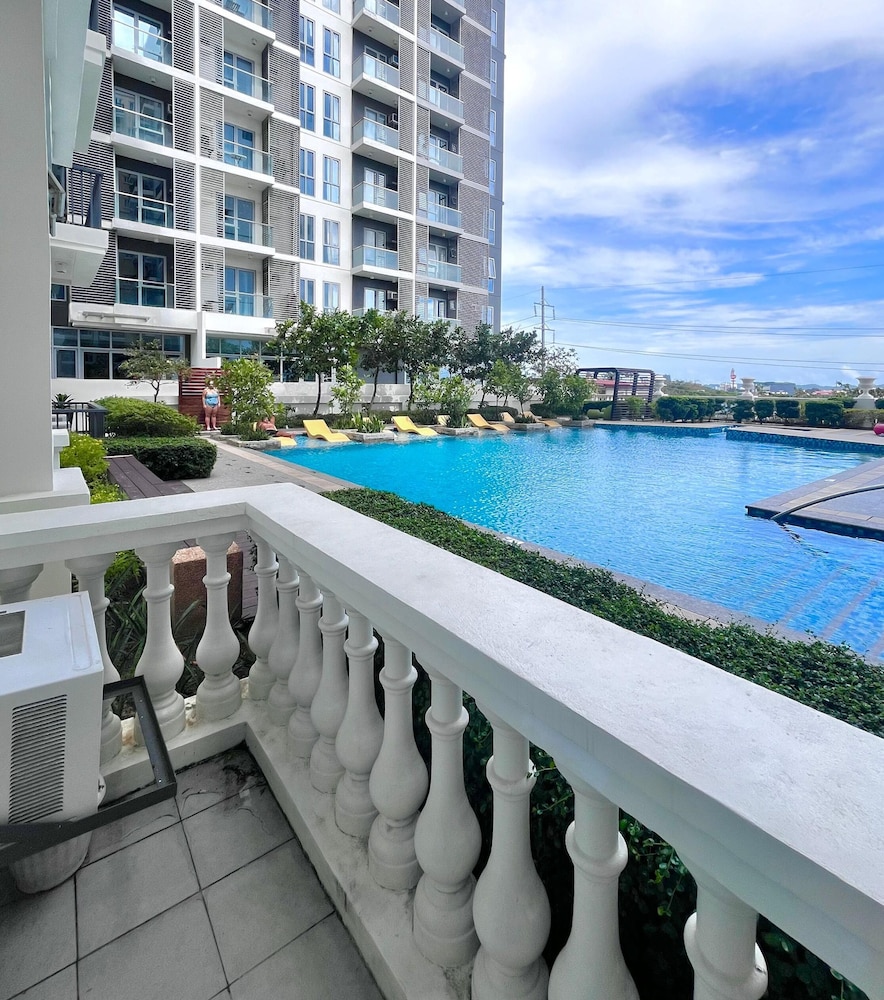 Room-simple, Modern & Cozy Condo in Lafa