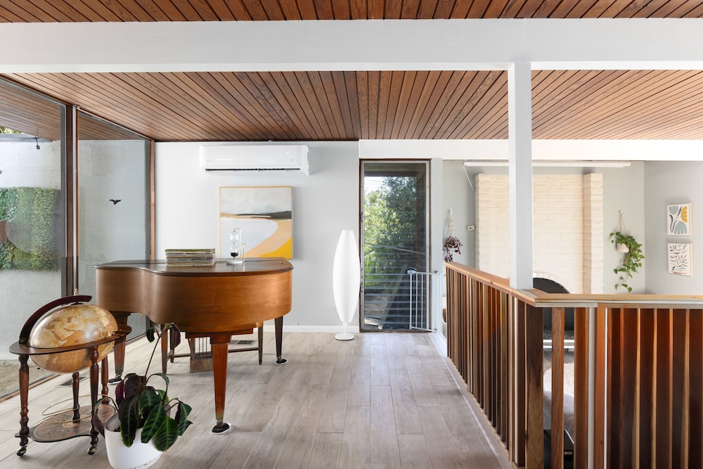 Mid-century Masterpiece With Pool Spa Tesla