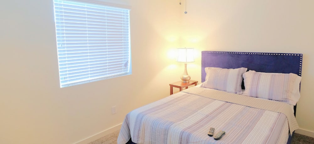 3Bdrm 2Bath 4Beds - 3 STORY NORTH HOU - Image 5